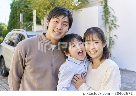 Family of 3 small children Family of 3 small children 88402671