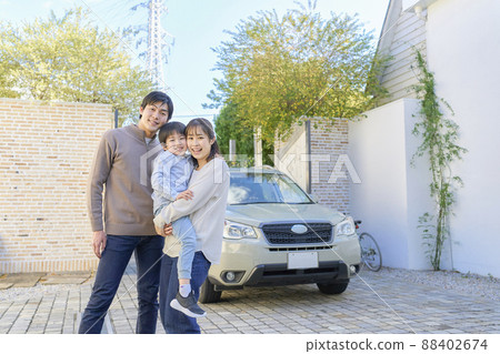 一家三口小孩 88402674