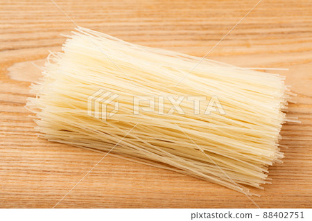 Dried rice noodles 88402751