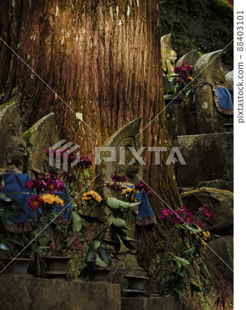 Jizo with flowers 88403101