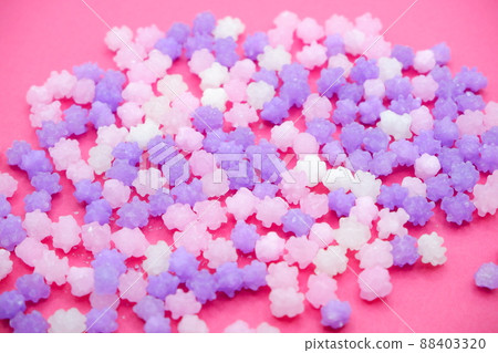 Konpeito 和粉紅色的背景 88403320