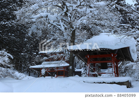 Kitakami City, Iwate Prefecture, Gokurakuji Temple in winter 88405099