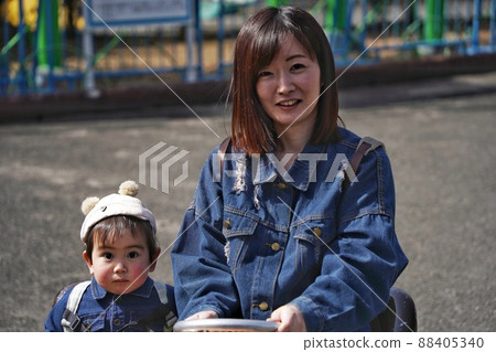 Battery car debut with mom 88405340