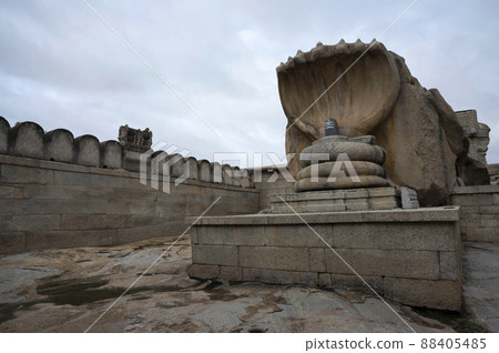 Monolithic Nagalinga, 12 feet height over a black Shivalingam. One of largest Nagalinga in India, Lepakshi, Karnataka, India Monolithic Nagalinga, 12 feet height over a black Shivalingam. One of largest Nagalinga in India, Lepakshi, Karnataka, India 88405485