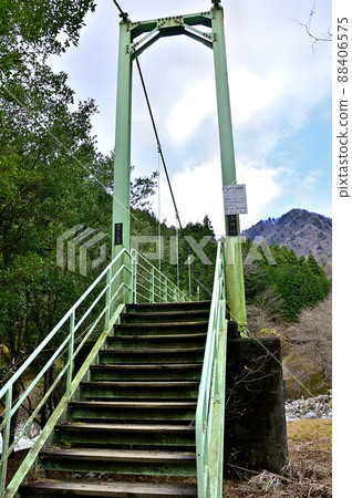 丹澤的河內川上的Azegamaru Nishitanzawa Park Bridge 丹澤的河內川上的Azegamaru Nishitanzawa Park Bridge 88406575