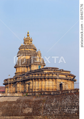 Vidyashankara Temple, Sringeri, Karnataka, India Temple has a richly sculpted plinth, six doorways and twelve pillars surrounding the mandapa with figures of the twelve signs of the zodiac Vidyashankara Temple, Sringeri, Karnataka, India Temple has a richly sculpted plinth, six doorways and twelve pillars surrounding the mandapa with figures of the twelve signs of the zodiac 88407576