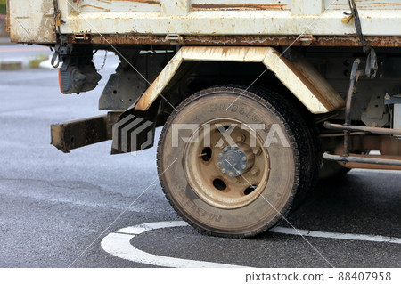 卡車車輪圖像 88407958