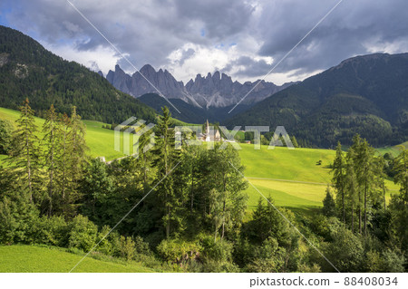 Santa Maddalena in Val di Funes - the famous village of the Dolomites. Santa Maddalena in Val di Funes - the famous village of the Dolomites. 88408034