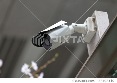 Security camera image in the city 88408310