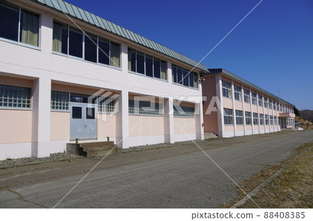 靜內市立春手小學（停課） 88408385