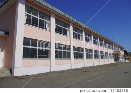 靜內市立春手小學(停課) 靜內市立春手小學(停課) 88408386