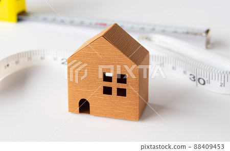 Detached house and measurement House and measure 88409453