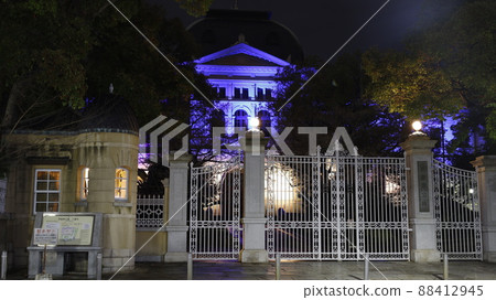 兵庫縣政府大樓以烏克蘭國旗的顏色點亮，以抗議俄羅斯入侵烏克蘭 88412945