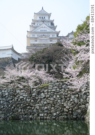 Himeji castle and moat Himeji castle and moat 88413191