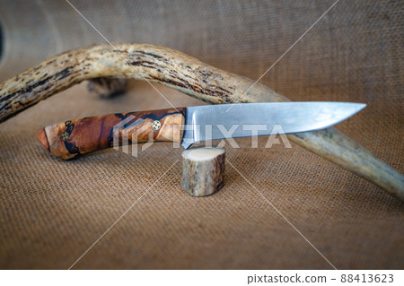 Hunting knife with burnished blade and wooden handle 88413623