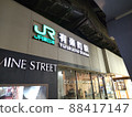 晚上的JR有樂町站銀座口 88417147