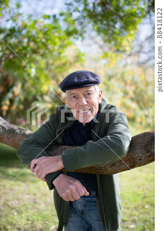 Portrait of aged man under tree in spring park 88418122