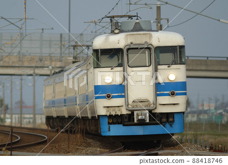 北陸本線加賀-笠間-三河 JR 西 475 系列 A06 + A04 組織(金澤) 北陸本線加賀-笠間-三河 JR 西 475 系列 A06 + A04 組織(金澤) 88418746