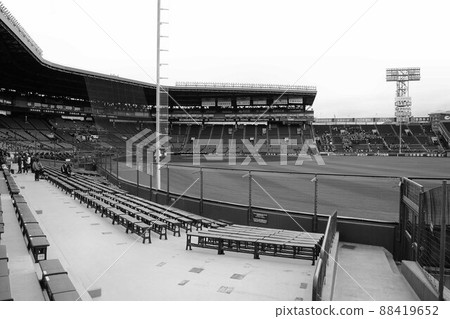 High school baseball sanctuary "Koshien Stadium" 88419652
