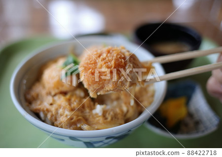 Scallop bowl (Aomori prefecture) 88422718