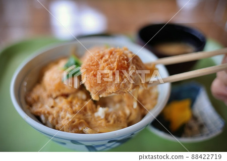 Scallop fry bowl (Aomori prefecture) 88422719