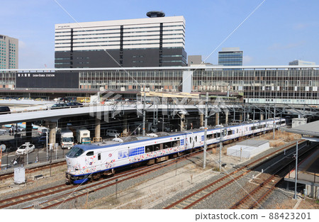 Limited express Haruka arriving at Shin-Osaka... - Stock Photo [88423201] -  PIXTA