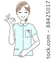 微笑著擺好姿勢的護士（醫務人員）的插圖素材（上半身） 88425017