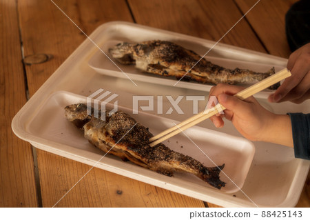 Salt-grilled rainbow trout Salt-grilled rainbow trout 88425143