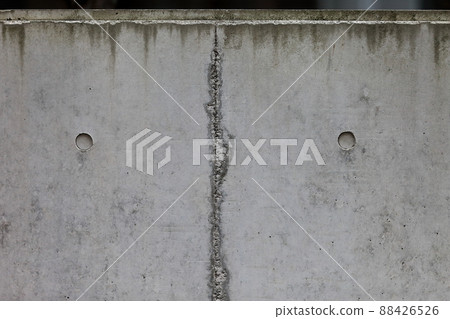 Image of exposed concrete fence 88426526