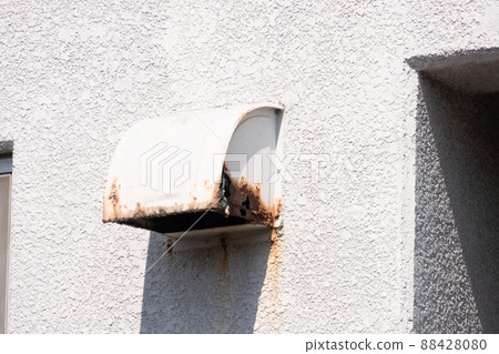 Deteriorated ventilation fan hood 88428080