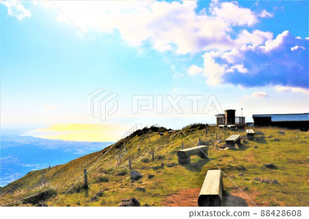 Scenery of Mt. Ibuki and the summit 88428608