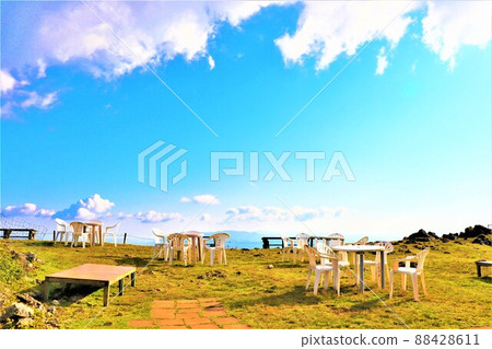 Scenery of Mt. Ibuki and the summit 88428611