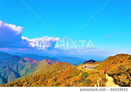 伊吹山和山頂的風景 伊吹山和山頂的風景 88428642