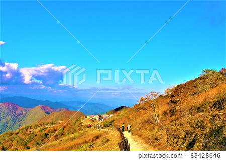 Scenery of Mt. Ibuki and the summit 88428646