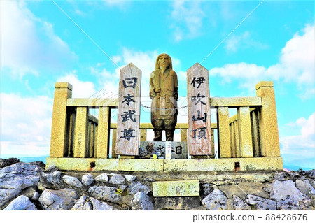 Scenery of Mt. Ibuki and the summit 88428676