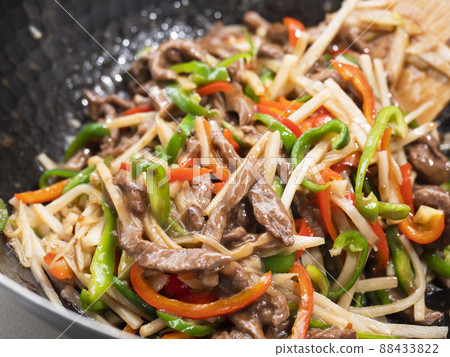 Fry green pepper steak in a wok 88433822