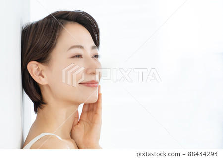 Middle female beauty beauty 88434293