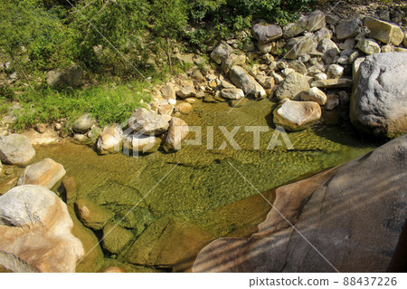 碧水流淌的北漢山溪谷風光 碧水流淌的北漢山溪谷風光 88437226