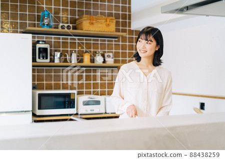 A woman who cooks in the kitchen 88438259