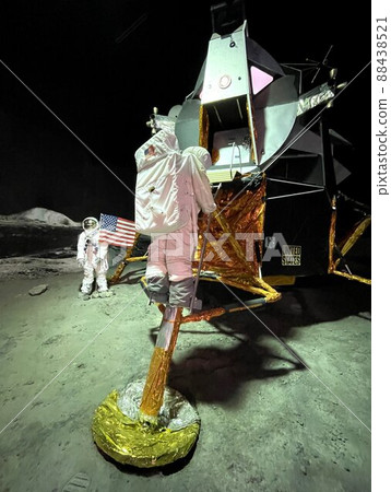 first moonlanding with the apollo 11 man on the moon 1963 88438521