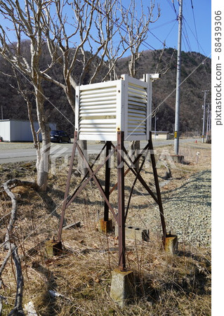 Broken Stevenson Screen 88439306