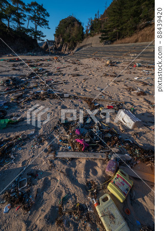 滿是垃圾的沙灘 | 福井縣水翔濱 88439420