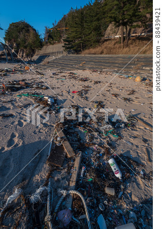 滿是垃圾的沙灘 | 福井縣水翔濱 88439421