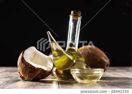 Coconut oil in crystal bottle 88442250