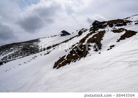 Adatara 山冬季徒步雪地，俯瞰山頂 88443504