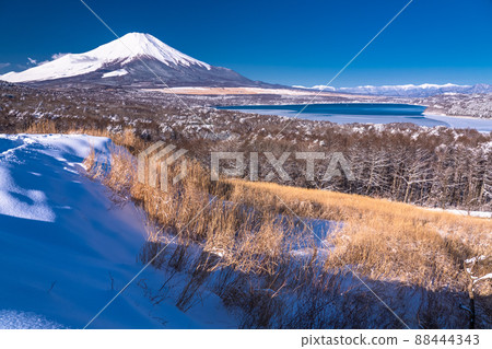 《山梨縣》冬季富士山/雪山中湖全景看台 88444343