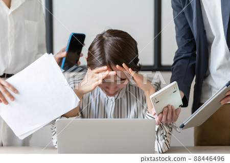 Business scene busy panic harassment Business scene busy panic harassment 88446496