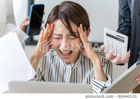 Business scene busy panic harassment Business scene busy panic harassment 88446520