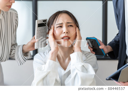 Business scene busy panic harassment Business scene busy panic harassment 88446537