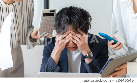 Business scene busy panic harassment Business scene busy panic harassment 88446549